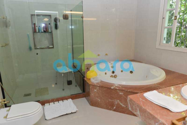 Imagem Casa com 4 Quartos à Venda, 750 m² em Cosme Velho - Rio De Janeiro Imagem Casa com 4 Quartos à Venda, 750 m² em Cosme Velho - Rio De Janeiro
