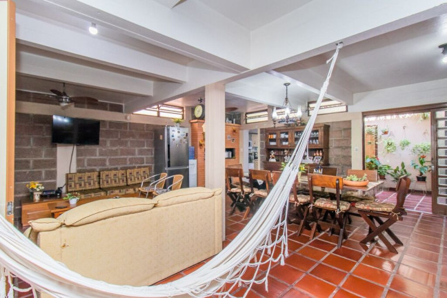 Imagem Casa com 3 Quartos à Venda, 338 m² em Jardim Sabará - Porto Alegre