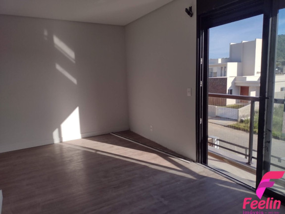 Imagem Casa com 3 Quartos à Venda, 197 m² em Rio Tavares - Florianópolis