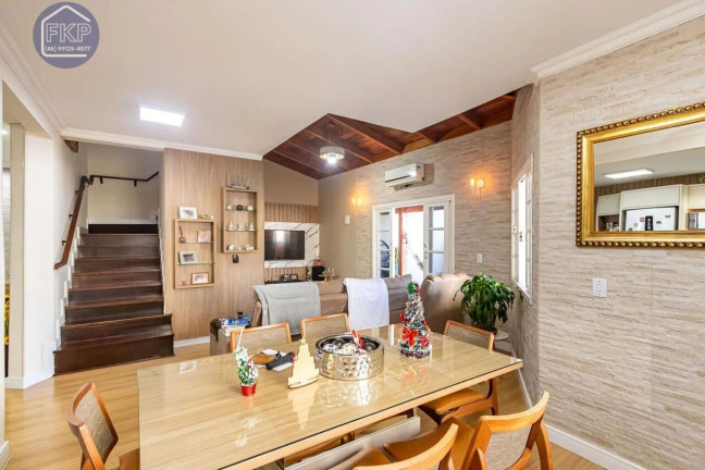 Imagem Casa com 3 Quartos à Venda, 178 m² em Ariribá - Balneário Camboriú Imagem Casa com 3 Quartos à Venda, 178 m² em Ariribá - Balneário Camboriú