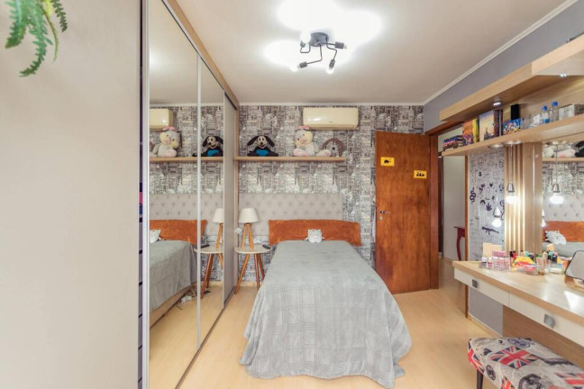 Imagem Imóvel com 3 Quartos à Venda, 272 m² em Jardim Lindóia - Porto Alegre Imagem Imóvel com 3 Quartos à Venda, 272 m² em Jardim Lindóia - Porto Alegre