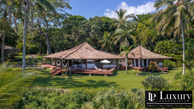 Imagem Casa de Condomínio com 4 Quartos à Venda,  em Centro - Ilhabela