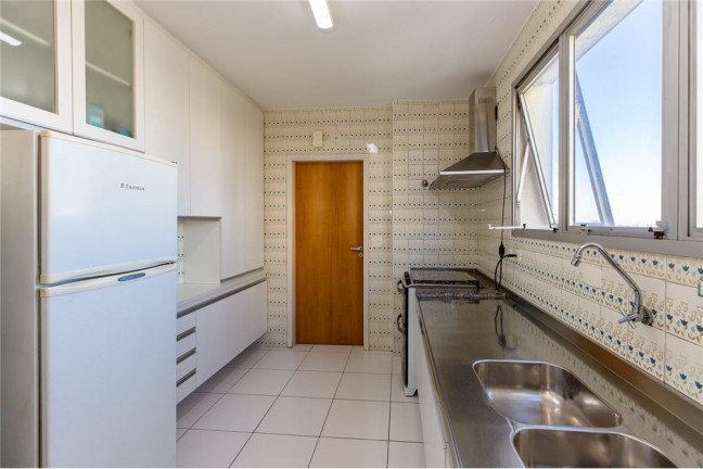 Imagem Imóvel com 4 Quartos à Venda, em Paraisópolis - São Paulo Imagem Imóvel com 4 Quartos à Venda, em Paraisópolis - São Paulo