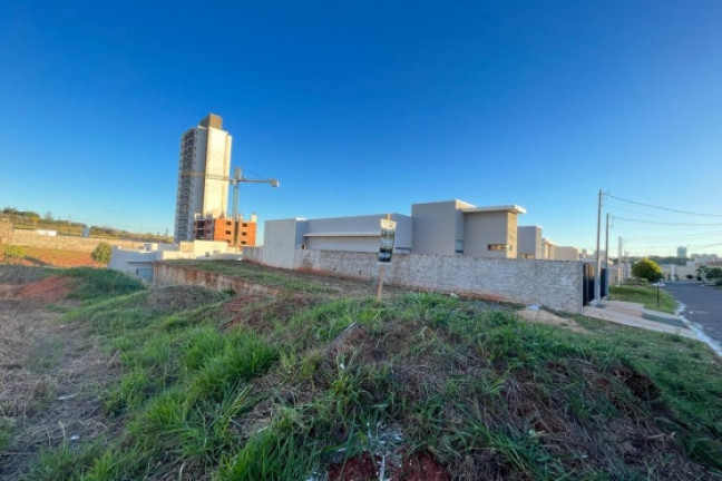 Terreno à Venda, 182 m² em Jardim Interlagos 2 - Umuarama