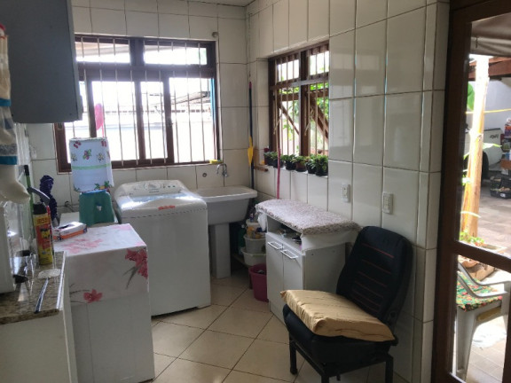 Imagem Casa com 3 Quartos à Venda, 204 m² em Jardim Sabará - Porto Alegre Imagem Casa com 3 Quartos à Venda, 204 m² em Jardim Sabará - Porto Alegre