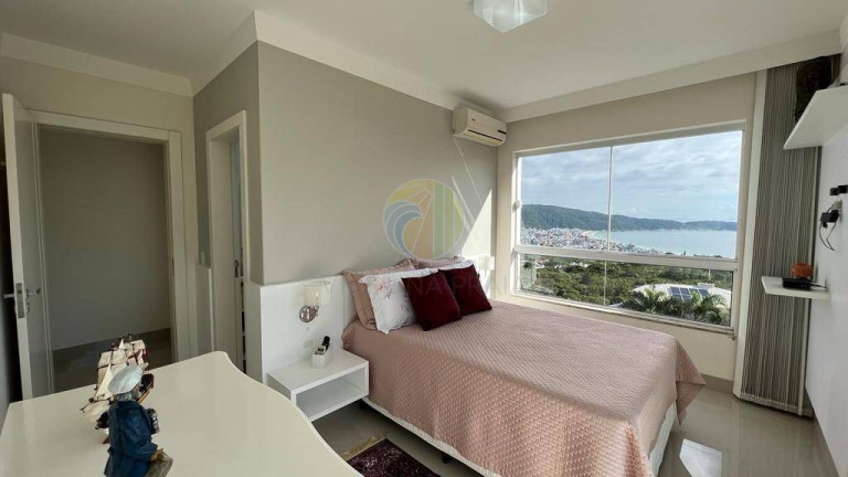 Imagem Casa com 4 Quartos à Venda, 11.500 m² em Centro - Bombinhas