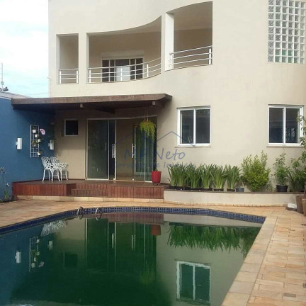 Casa com 4 Quartos à Venda,  em Centro - Pirassununga