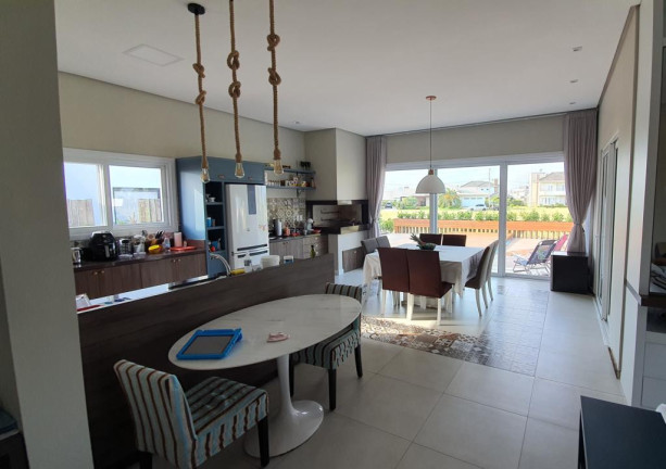 Imagem Casa com 3 Quartos à Venda, 228 m² em Atlântida Sul - Osorio