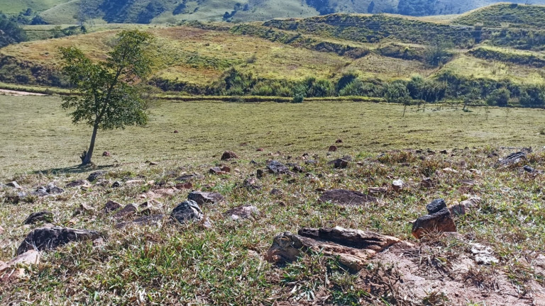 Imagem Chácara com 2 Quartos à Venda, 200 m² em Canaã I - Jambeiro Imagem Chácara com 2 Quartos à Venda, 200 m² em Canaã I - Jambeiro