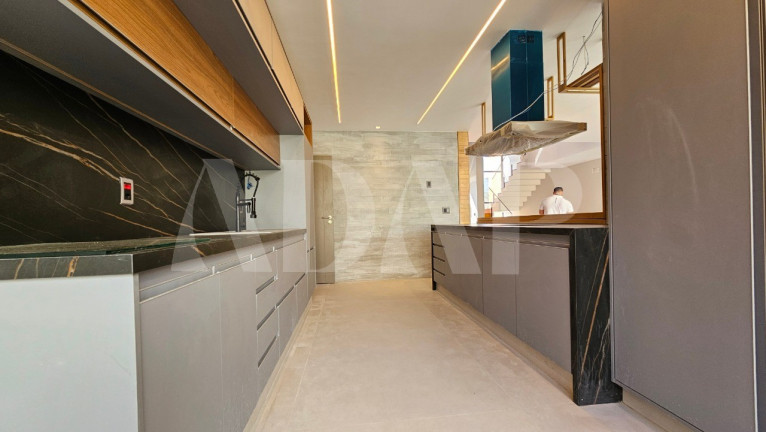 Imagem Casa com 5 Quartos à Venda, 360 m² em Barra Da Tijuca - Rio De Janeiro Imagem Casa com 5 Quartos à Venda, 360 m² em Barra Da Tijuca - Rio De Janeiro