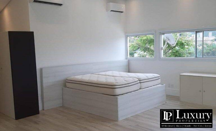 Imagem Casa com 7 Quartos à Venda, em Praia Brava - Florianópolis Imagem Casa com 7 Quartos à Venda, em Praia Brava - Florianópolis
