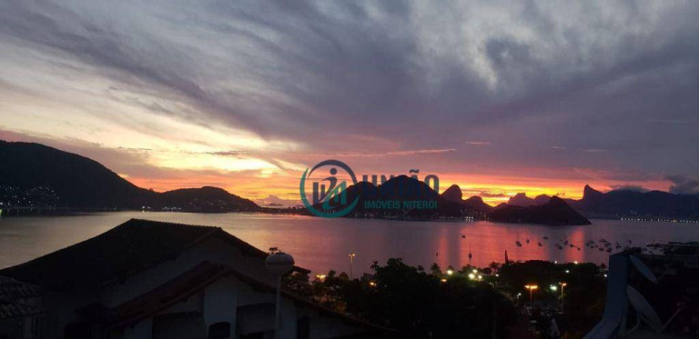 Imagem Casa com 4 Quartos à Venda, 185 m² em São Francisco - Niterói
