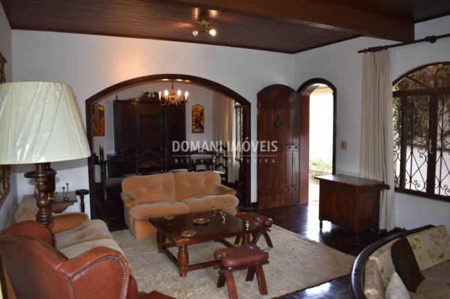 Imagem Casa com 3 Quartos à Venda, 280 m² em Região Da Abernéssia - Campos Do Jordão Imagem Casa com 3 Quartos à Venda, 280 m² em Região Da Abernéssia - Campos Do Jordão