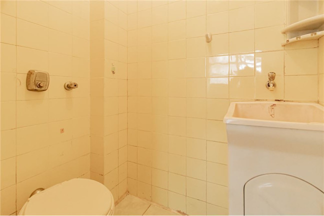 Imagem Imóvel com 2 Quartos à Venda, em Petrópolis - Porto Alegre Imagem Imóvel com 2 Quartos à Venda, em Petrópolis - Porto Alegre