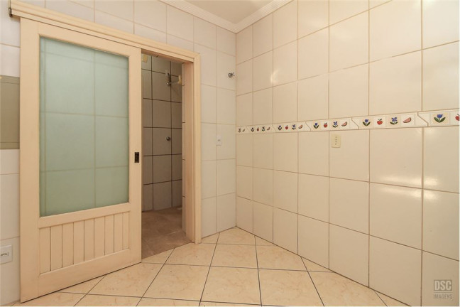 Imagem Casa com 3 Quartos à Venda, em Hípica - Porto Alegre Imagem Casa com 3 Quartos à Venda, em Hípica - Porto Alegre