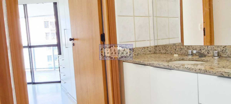 Imagem Apartamento com 1 Quarto à Venda, 66 m² em Copacabana - Rio De Janeiro Imagem Apartamento com 1 Quarto à Venda, 66 m² em Copacabana - Rio De Janeiro