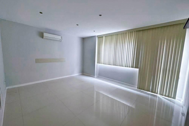 Imagem Casa de Condomínio com 6 Quartos para Alugar, 550 m² em Barra Da Tijuca - Rio De Janeiro Imagem Casa de Condomínio com 6 Quartos para Alugar, 550 m² em Barra Da Tijuca - Rio De Janeiro
