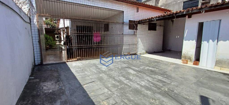 Casa com 3 Quartos à Venda, 169 m² em Maraponga - Fortaleza