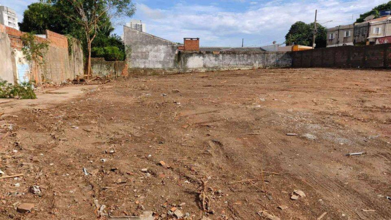 Imagem Terreno à Venda, 1.500 m² em Cuiabá Imagem Terreno à Venda, 1.500 m² em Cuiabá