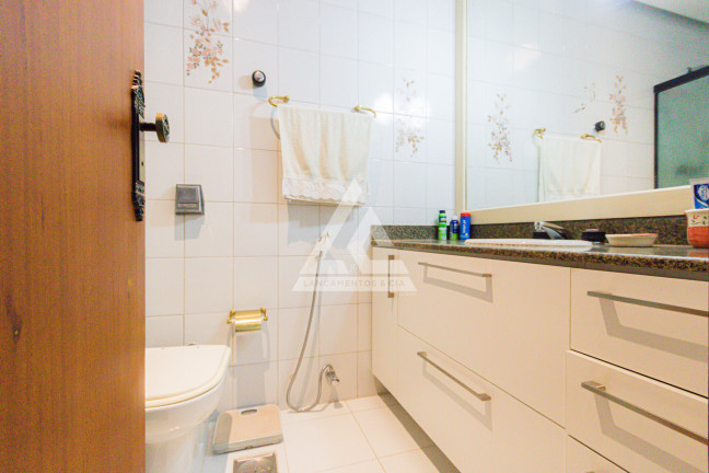 Imagem Apartamento com 3 Quartos à Venda, 121 m² em Tijuca - Rio De Janeiro Imagem Apartamento com 3 Quartos à Venda, 121 m² em Tijuca - Rio De Janeiro