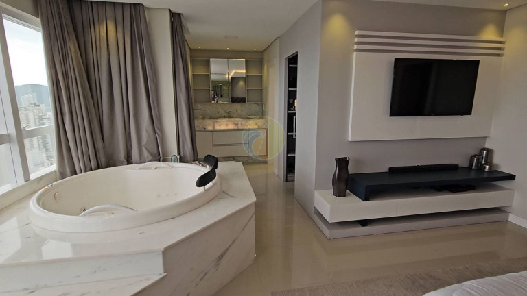Imagem Cobertura com 4 Quartos à Venda, 260 m² em Centro - Balneário Camboriú