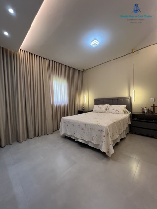 Imagem Casa com 4 Quartos à Venda, 200 m² em Centro - Guapó