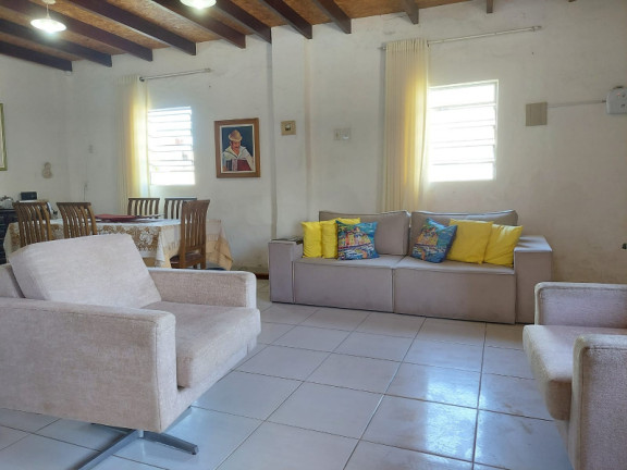 Imagem Casa com 3 Quartos à Venda, 240 m²