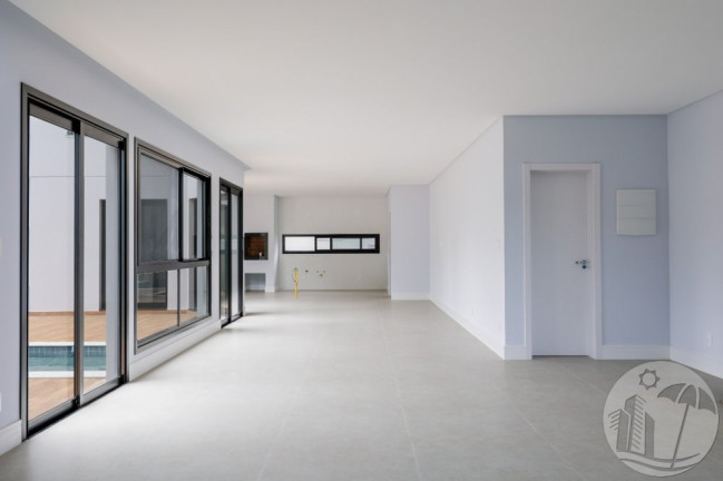 Imagem Casa com 4 Quartos à Venda, 317 m² em Santa Regina - Camboriú
