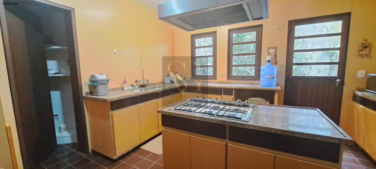 Imagem Imóvel com 5 Quartos à Venda, 2.597 m² em Granja Guarani - Teresópolis