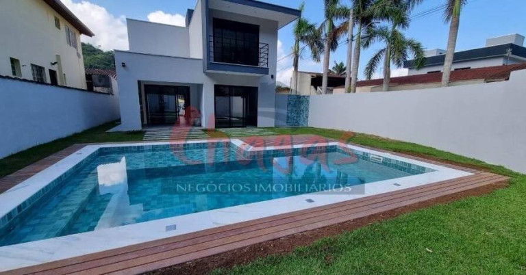 Casa com 4 Quartos à Venda, 342 m² em Verde Mar - Caraguatatuba