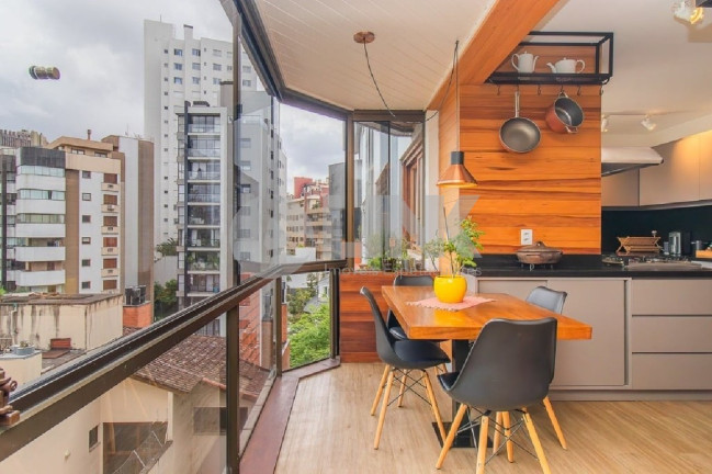 Imagem Imóvel com 3 Quartos à Venda, 300 m² em Bela Vista - Porto Alegre Imagem Imóvel com 3 Quartos à Venda, 300 m² em Bela Vista - Porto Alegre