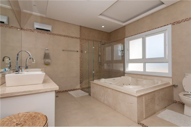 Imagem Casa com 5 Quartos à Venda, 550 m² em Chácara Das Pedras - Porto Alegre Imagem Casa com 5 Quartos à Venda, 550 m² em Chácara Das Pedras - Porto Alegre