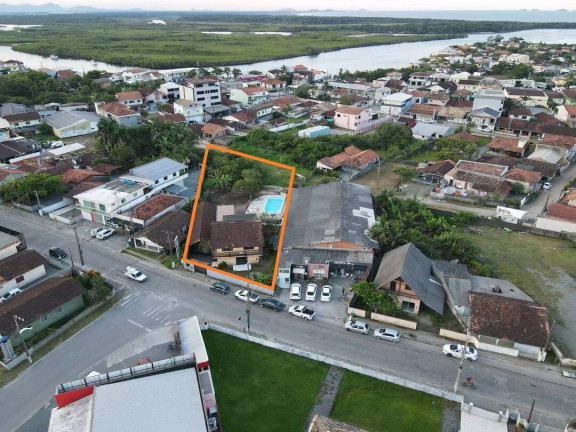Casa com 3 Quartos à Venda, 200 m² em Centro - Balneário Barra Do Sul