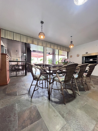 Imagem Casa com 4 Quartos à Venda, em Glória - Joinville Imagem Casa com 4 Quartos à Venda, em Glória - Joinville