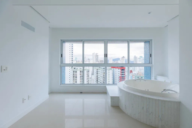 Imagem Apartamento com 2 Quartos à Venda, 252 m² em Centro - Balneário Camboriú
