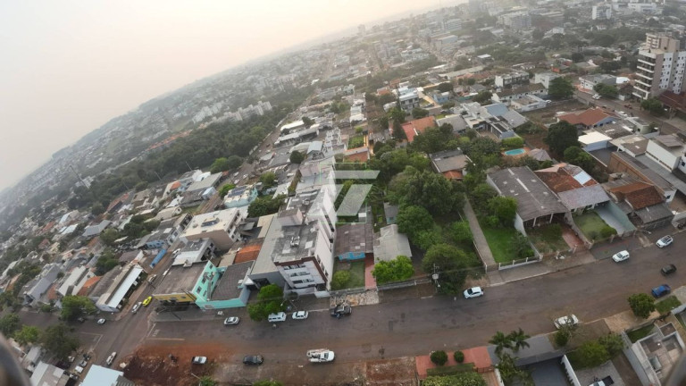 Casa à Venda, 1.980 m² em Neva - Cascavel