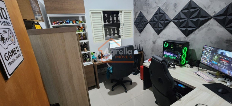Imagem Imóvel com 2 Quartos à Venda, 140 m² em Jardim Cristina - Mogi Guaçu Imagem Imóvel com 2 Quartos à Venda, 140 m² em Jardim Cristina - Mogi Guaçu
