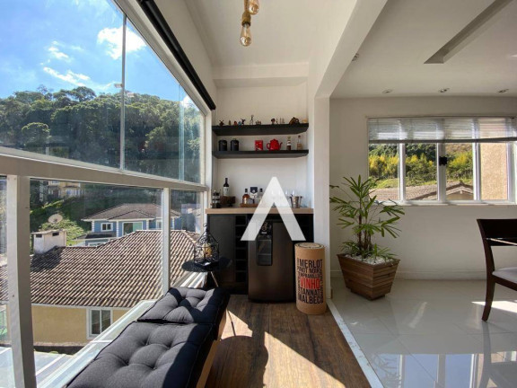 Imagem Casa com 4 Quartos à Venda, 307 m² em Tijuca - Teresópolis