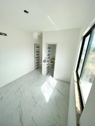 Imagem Casa com 4 Quartos à Venda, 133 m²