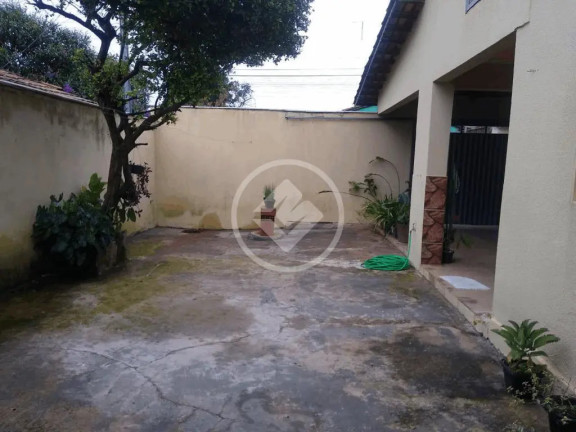 Imagem Casa com 3 Quartos à Venda, 182 m² em Setor Tancredo Neves - Goiânia Imagem Casa com 3 Quartos à Venda, 182 m² em Setor Tancredo Neves - Goiânia