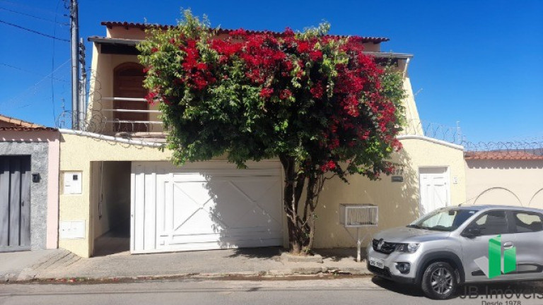Imóvel com 5 Quartos à Venda, 308 m² em Cândida Câmara - Montes Claros