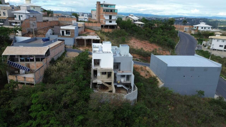 Imagem Imóvel com 3 Quartos à Venda, 132 m² em Liberdade - Santa Luzia