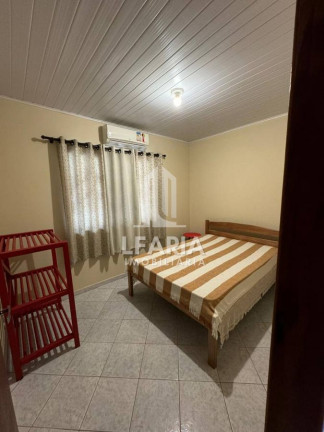 Imagem Casa com 3 Quartos para Temporada, 95 m² em Cambiju - Itapoá