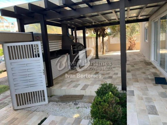 Imagem Casa com 4 Quartos para Temporada, em Canto Grande - Bombinhas Imagem Casa com 4 Quartos para Temporada, em Canto Grande - Bombinhas