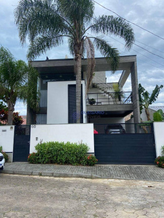 Sobrado com 3 Quartos à Venda, 210 m² em Centro - Penha