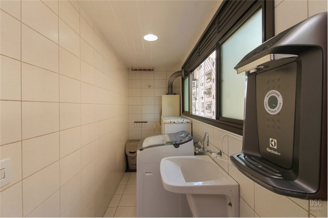 Imagem Imóvel com 3 Quartos à Venda, em Boa Vista - Porto Alegre Imagem Imóvel com 3 Quartos à Venda, em Boa Vista - Porto Alegre