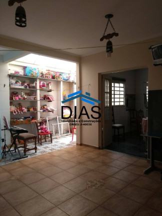 Imagem Casa com 3 Quartos à Venda, 210 m² em Centro - Araraquara Imagem Casa com 3 Quartos à Venda, 210 m² em Centro - Araraquara