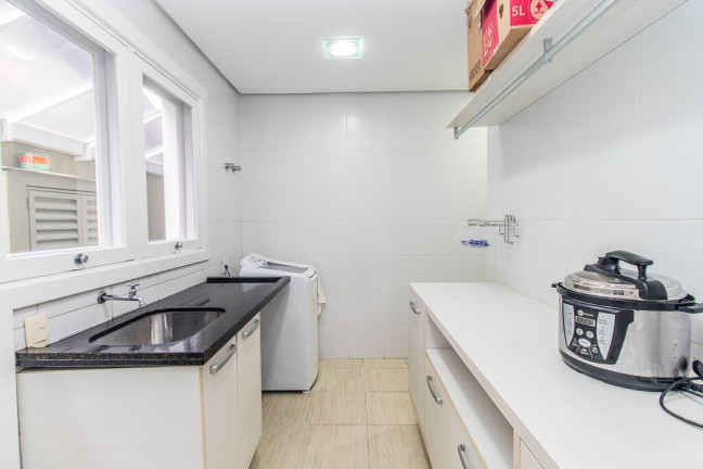 Imagem Casa de Condomínio com 4 Quartos à Venda, 387 m²