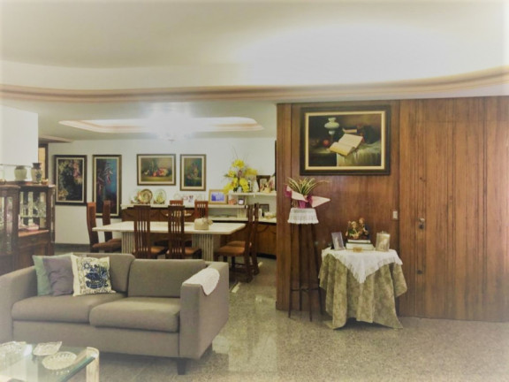 Imagem Apartamento com 4 Quartos à Venda, 220 m²
