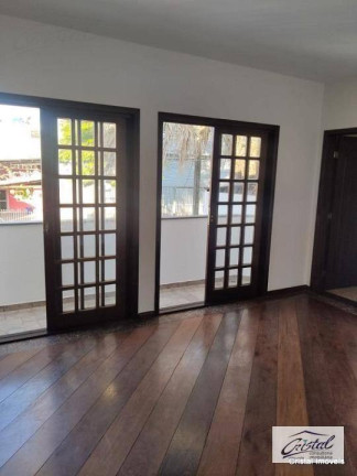 Imagem Casa com 8 Quartos à Venda ou Locação, 270 m² em Jardim Fontana - Cotia